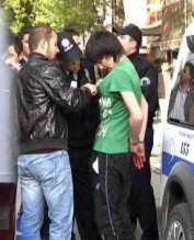 Bıçaklanan gence kelepçe! 1 bicaklanan gence kelepce e1272531940228