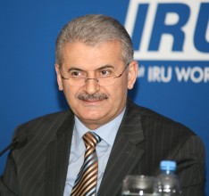 Bakan Yıldırım Barselona'da 1 binali yildirim barselona