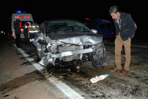 Otomobil domuza çarptı: 3 ölü, 1 yaralı 1 burdur kaza