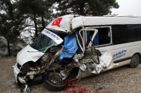 Bursa'da trafik kazası: 1 ölü 10 yaralı 1 bursada trafik kazasi 2354234