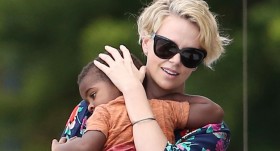Charlize Theron Sidney'de saklanıyor 1 charlize Theron Sidney