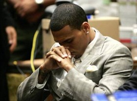 Chris Brown'un cezası belli oldu 1 chris brown cezasi belli oldu