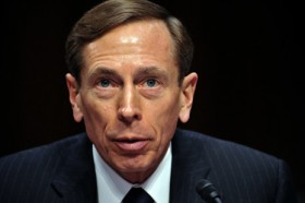 Eski CIA Başkanı ABD Kongresi'nde ifade verdi 1 david petraeus ifade