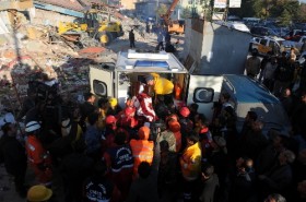 Van depreminde 160 mahkum firar etti 1 deprem ambulans