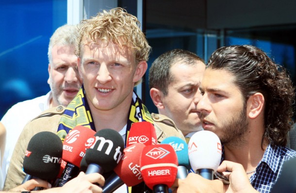 Dirk Kuyt sağlık kontrolünden geçti / Fenerbahçe Haberleri 1 dirk kuyt havaalani