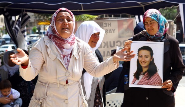 Diyarbakır'daki aileler eyleme ara verdi 1 diyarbakir aileler eylem e1401452583193