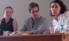 "Edward Snowden Rusya'da gizli bilgi açıklayamaz" 1 edward snowden havaalani