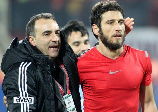 Egemen'e 'artist' diyen Şenol Güneş'e Beşiktaş'tan sert tepki 1 egemen carvalhal e1322646953886