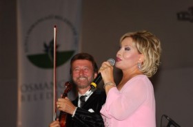 Zeki Müren Bursa Kültürpark'ta anılıyor 1 emel sayin sahne