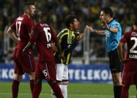 Son dakika: Emre Belözoğlu derbide yok / Fenerbahçe Haberleri 1 emre zokora2