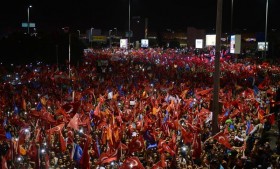 AKP'liler havalimanını inletti: Tayyip şaşırma sabrımızı taşırma (Video) 1 erdogan havaalani 2034724