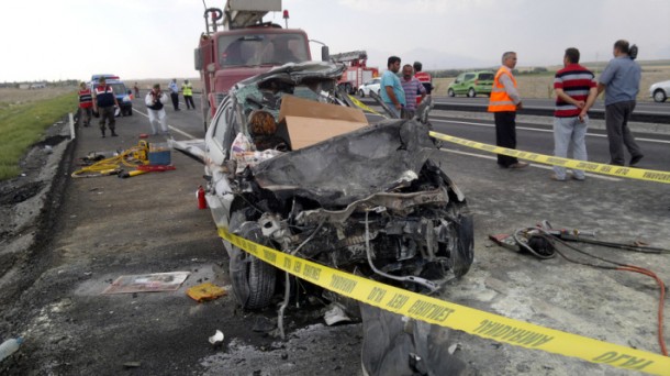 Konya Ereğli'de trafik kazası: 2 ölü 1 eregli konya kaza