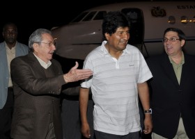 Evo Morales,Küba'da Chavez'i ziyaret etti 1 evo morales kuba ziyareti