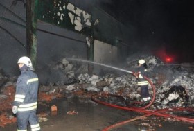 Halis Toprak'ın kağıt fabrikası yandı 1 fabrika yangini 23892