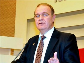 CHP'li Faik Öztrak: Maliye bakanı piyasaları manipüle ediyor 1 faik oztrak1