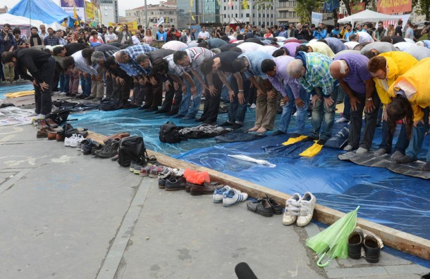 gezi parki cuma namazi