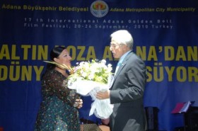 Baba ve yavşak polemiğinde yeni perde! Babası vefat eden Gülay sahneye çıktı 1 gulay adana