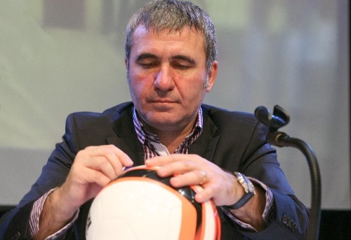 Hagi: Gerçek futbol kariyerimi Galatasaray'da yaşadım 1 hagi imza e1323441680415