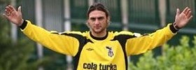 Kaleci Hakan Beşiktaş ile yeniden anlaştı 1 hakanarikan1.nationalturk e1273066388997