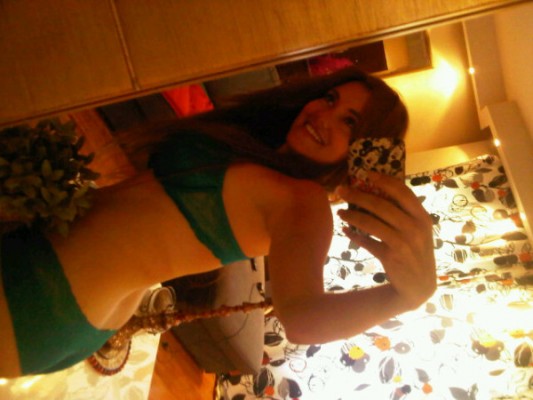 Hilal Cebeci Twitter fotoğraflarına devam ediyor 1 hilal cebeci yesil bikini
