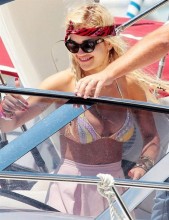 Rita Ora Ibiza'da tekne keyfi yaptı! 1 ibiza tatil rita ora