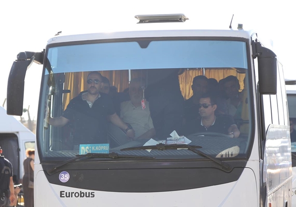 IŞİD'in rehin tuttuğu 49 konsolosluk personeli serbest bırakıldı 1 isid musul rehine