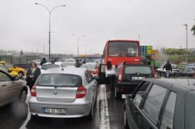 istanbul yagmur trafik