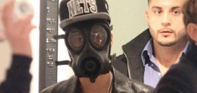 Gaz maskeli Justin Bieber! 1 justin bieber gaz maskesi