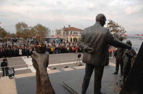 kadikoy ataturk aniti