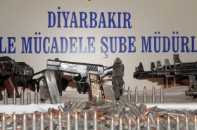 PKK'ya darbe! Suriye'den getirilen 26 kalaşnikof ele geçirildi 1 kalasnikof diyarbakir mermi