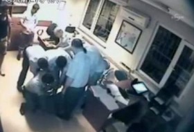 Kağıthane karakolunda polis dayağına bakanlık el koydu (Video) 1 karakolda dayak1