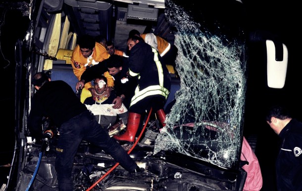 Kırıkkale'de otobüs kazası: 20 yaralı (Video) 1 kirikkale ulusoy turizm kaza