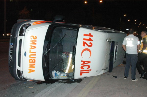Konya'da hasta taşıyan ambulans kaza yaptı: 5 yaralı 1 konya trafik kazasi