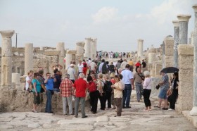 Laodikya antik kentine turist akını 1 laodikya antik kenti
