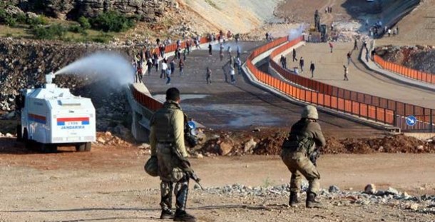Lice'de yine yolu kapattılar! 1 lice yol