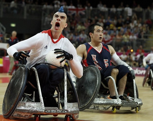 londra paralimpik oyunlari tekerlekli sandalye rugby 01 e1346931862338