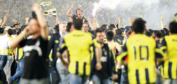 Kadıköy'de 5 dakikalık şampiyonluk sevinci! 1 lugano sampionn