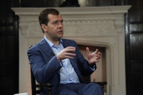 Medvedev: Demokrasi ihracı hariç Suriye'de her planı destekleriz 1 medvedev londra