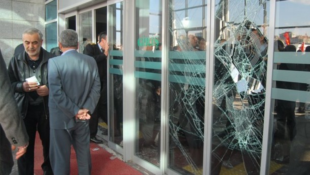 Mehmet Ayvalıtaş davası öncesinde olaylar çıktı 1 mehmet ayvalitas adliye olay