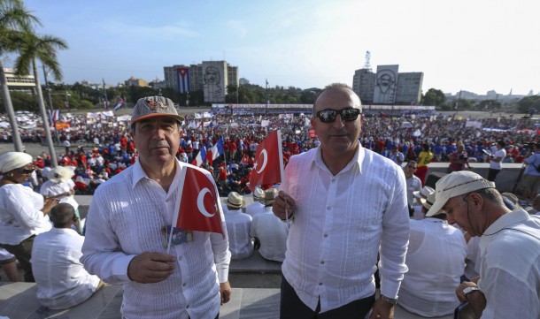 Mevlüt Çavuşoğlu Küba 1 Mayıs geçit töreninde 1 mevlut cavusoglu kuba 1 mayis