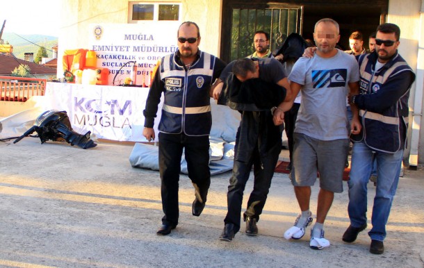 Göçmen kaçakçıları adliyeye sevk edildi! 1 mugla kacak gocmenler
