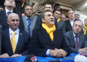 Mustafa Sarıgül'e protesto! "Dini siyasete alet etmeyin diyordunuz" 1 mustafa sarigul protesto 283472
