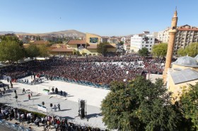 Neşet Ertaş son yolculuğuna uğurlandı (Video) 1 neset ertas cenaze