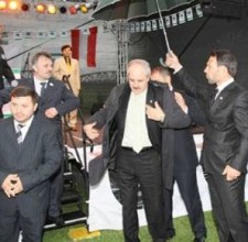 Numan Kurtulmuş'a Burberry şoku 1 numan kurtulmus burbery e1274172958784