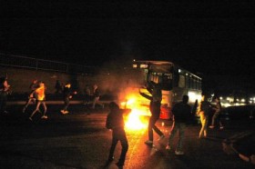 PKK'lılar yine otobüs yaktı 1 pkk otobus yakti
