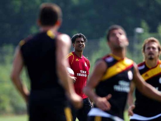 Galatasaray, OFK Belgrad karşısında 1 rijkaard antrenman