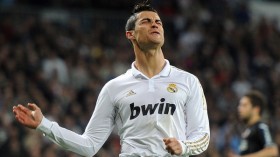 Real Madrid Valencia maçı özeti / Madrid ateşle oynuyor (Video) 1 ronaldo uzgun valencia