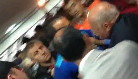 Sadri Şener Semih Şentürk kavgasının görüntüleri ortaya çıktı (Video) 1 sadri semih e1336657830935