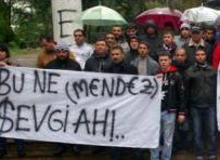 Beşiktaş taraftarından Yıldırım Demirören'e protesto 1 taraftar macka protesto e1318864867492