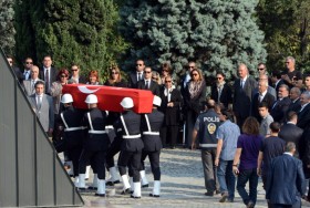 Turgut Özal yeniden toprağa verildi (Video) 1 turgut ozal cenaze